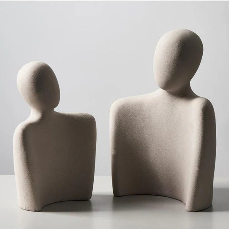 Modern szobor, amely a kapcsolatot és a gyengédséget szimbolizálja