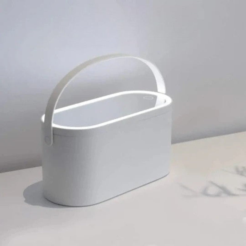 יופי מושלם עם מראה LED ואחסון משולב