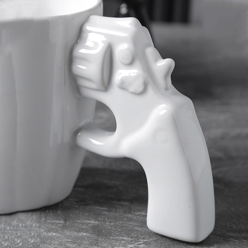 Tasse design avec poignée pistolet ultra originale