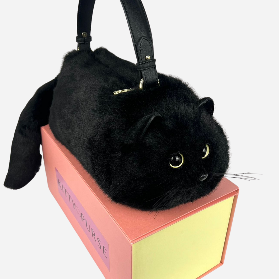 Una borsa di gatto realista che fa sensazione ovunque 