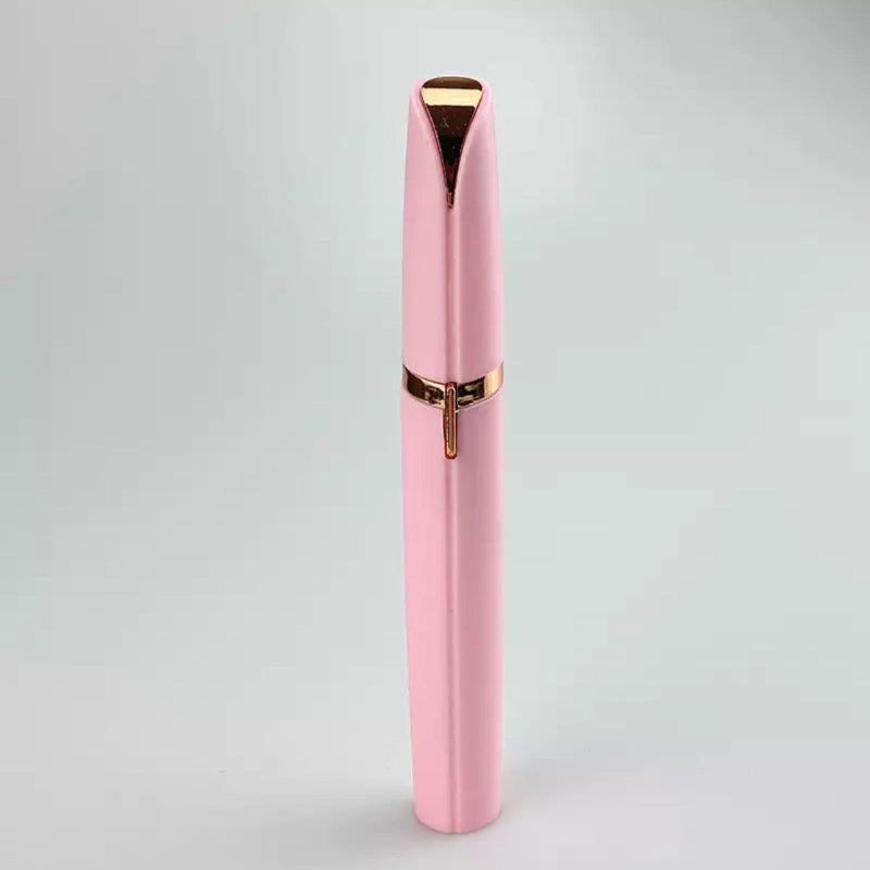 Depilazione precisa e indolore per sopracciglia ordinate 