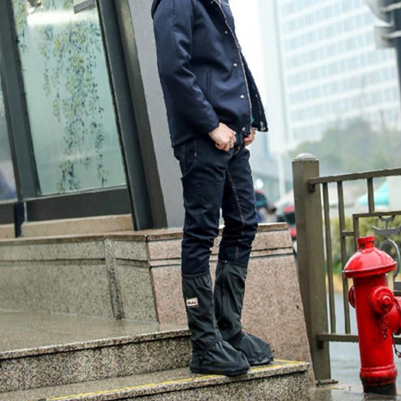 雨の中でも靴を乾いた状態に保ってください 