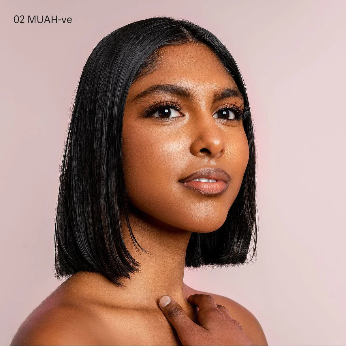 شفاه مرسومة بشكل مثالي، بدون تعديل لمدة 12 ساعة 